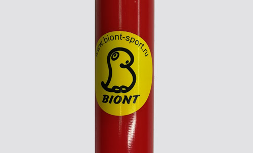 Ярлык с логотипом Biont на стойках